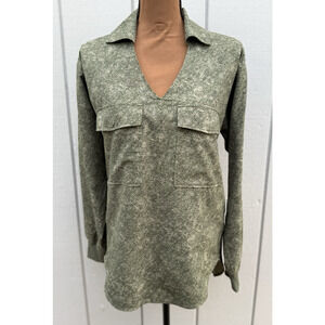 ATHLETA Tunic Zuma Long Sleeve V-Neck Top Snakeskin Green Sz XS Athleisure EUC‎